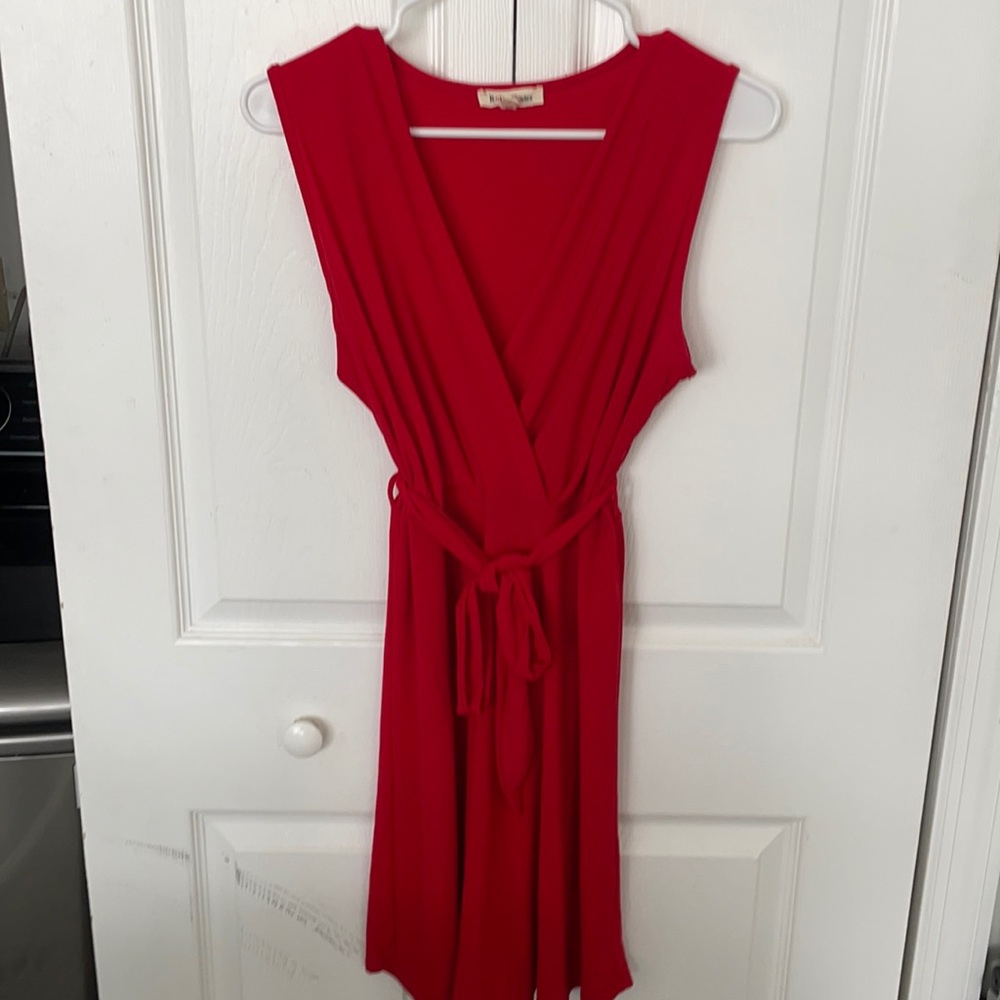 RED DRESS, MEDIUM, SHORT SLEEVE